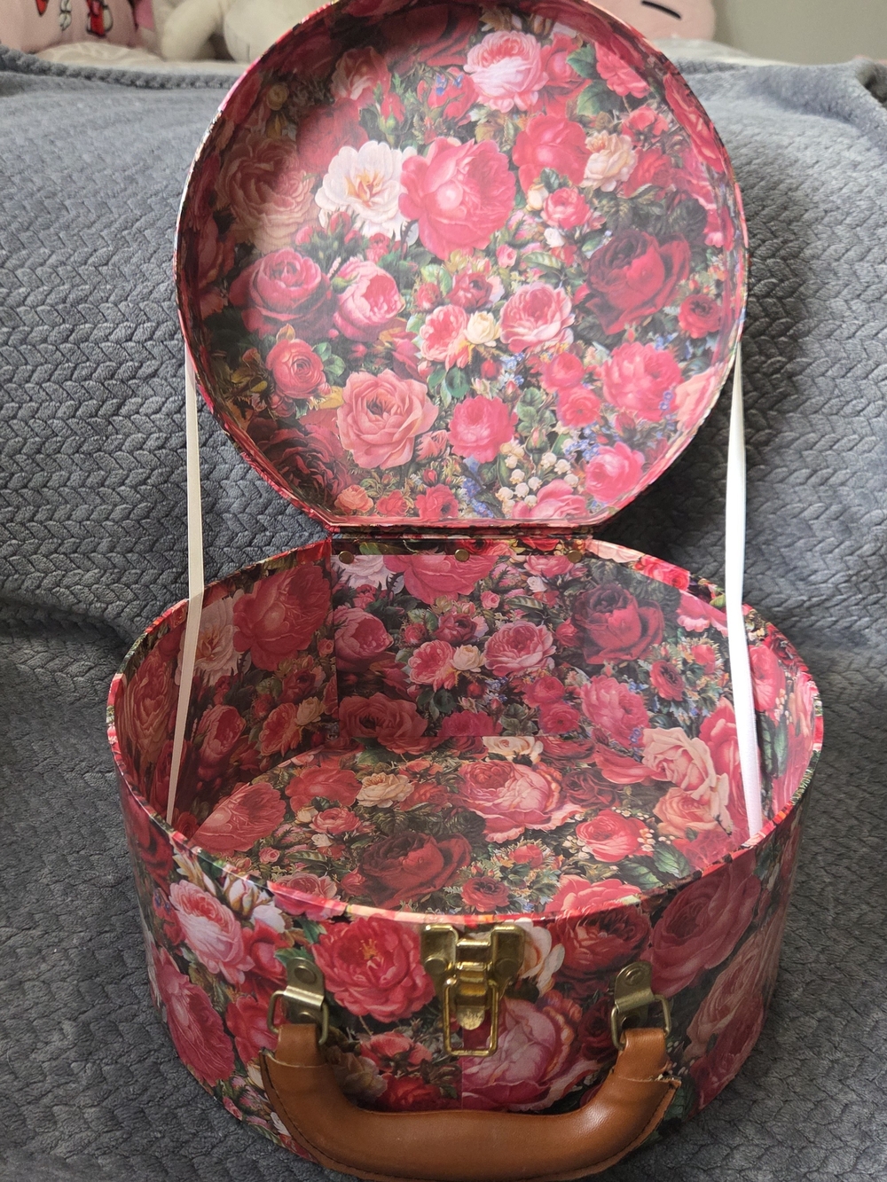 Vintage 1995 Shabby Chic Rose Pattern Paperboard Train Case Cottagecore Luggage